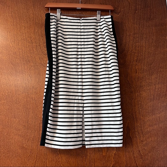 White House Black Market striped skirt fully lined. Slit in back. Size 4 - Picture 4 of 8